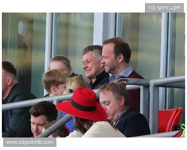 足球明星妻子的奢华生活揭秘与背后的真实故事分享