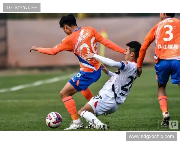 重庆足球队强势领跑联赛积分榜以52分稳居第一位置展现出色竞技状态 重庆足球队强势领跑联赛积分榜以52分稳居第一位置展现出色竞技状态