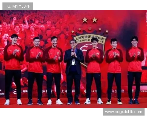 中国足球明星的奋斗历程与辉煌成就展现了中国足球的希望与未来