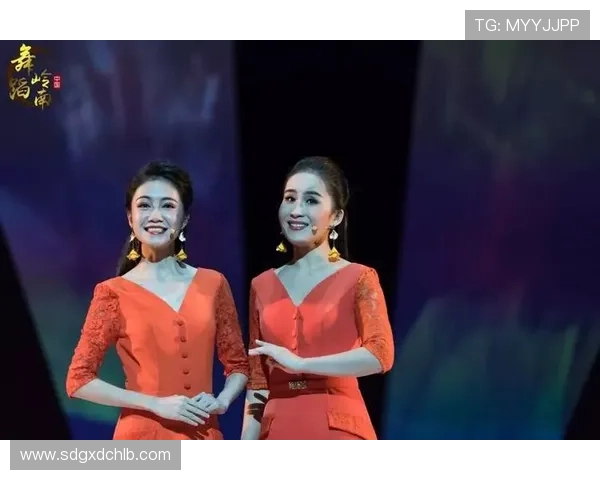 足球场上的旋律与歌声交织的明星歌手故事