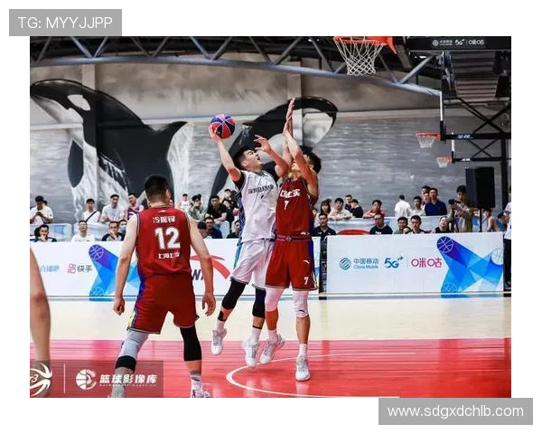 深圳篮球队以54分领跑冠军赛积分榜展现强劲实力 深圳篮球队以54分领跑冠军赛积分榜展现强劲实力