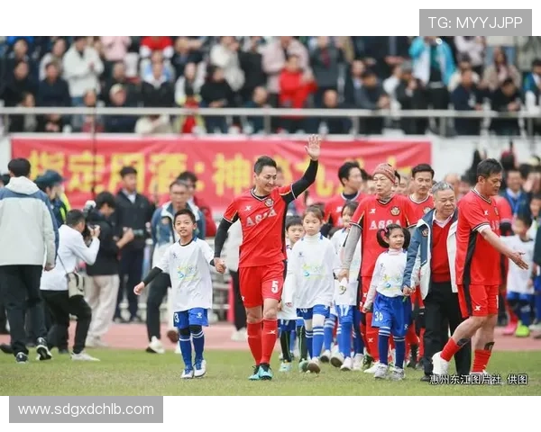 深圳足球队状态变革引发热议球迷期待新篇章的崛起与挑战 深圳足球队状态变革引发热议球迷期待新篇章的崛起与挑战