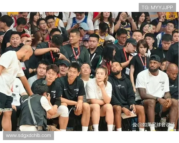 足球明星热爱篮球NBA球迷的跨界情缘与互动探索 足球明星热爱篮球NBA球迷的跨界情缘与互动探索