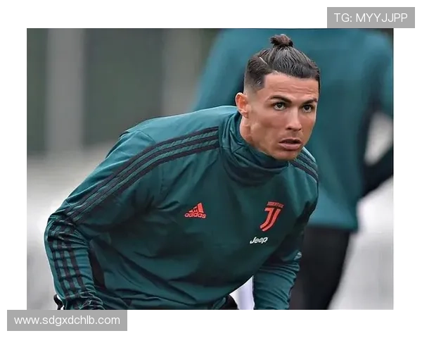 经典足球明星女球员发型大揭秘时尚与运动的完美结合 经典足球明星女球员发型大揭秘时尚与运动的完美结合