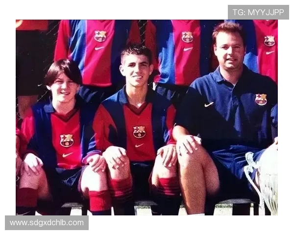 当足球明星遇上前男友的爱情纠葛与成长故事