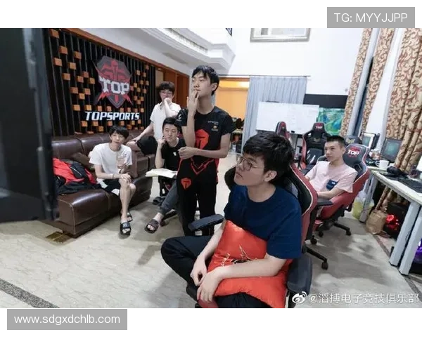 杭州篮球队在洲际杯积分榜中以77分稳居第一名，展现强劲实力